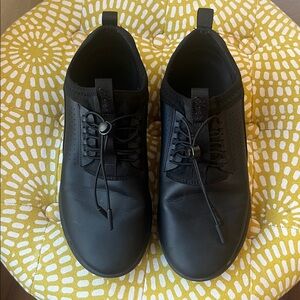 Clove healthcare shoes on all black